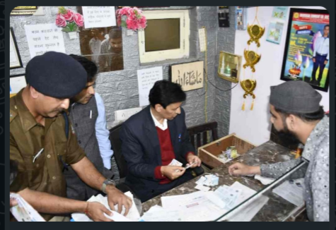 हल्द्वानी में फर्जी दस्तावेज़ रैकेट का पर्दाफाश, आयुक्त दीपक रावत की छापेमारी में बड़ा खुलासा