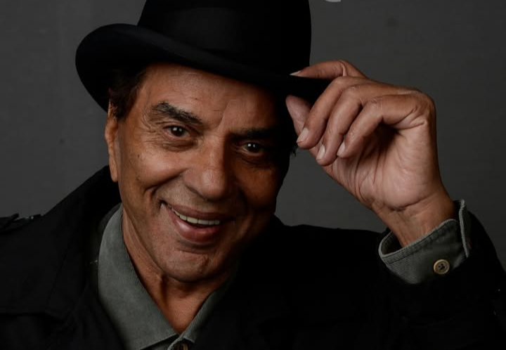 दिग्गज अभिनेता धर्मेंद्र का निधन, बॉलीवुड में मातम—फैंस हुए भावुक