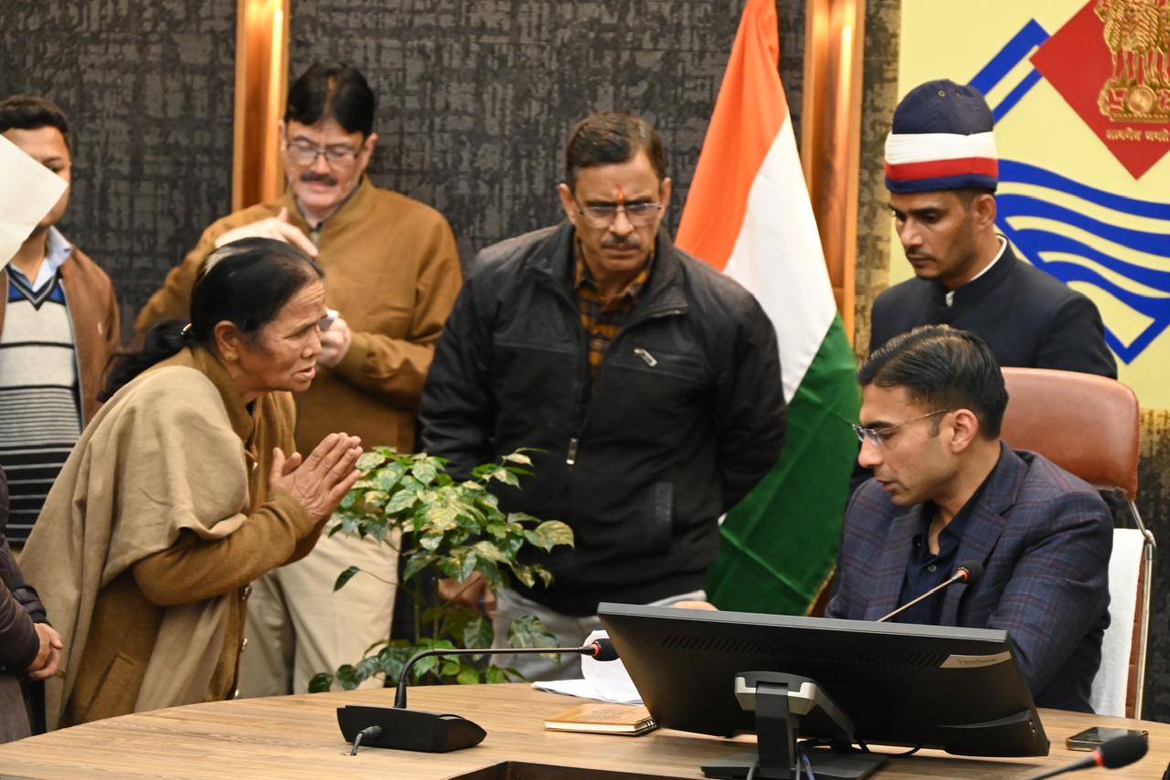 मा0 मुख्यमंत्री की जन नीतियों से प्रेरित, डीएम जनदर्शन; जनभावना अनुरूप समाधान; एक्शन