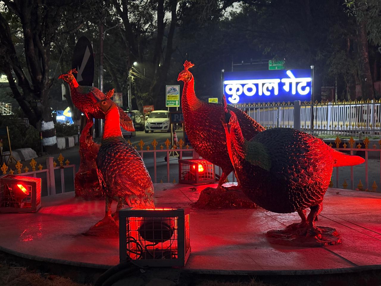 कुमाऊ की लोक संस्कृतिक धरोहर की झलक कुठालगेट पर पर्यटकों; यात्रियों को राज्य की संस्कृति, लोकपरम्परा का कर रहा स्मरण