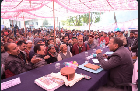 धामी सरकार का जनसंवाद मॉडल बना जनता की आवाज़, हजारों शिकायतों का हुआ त्वरित निस्तारण   