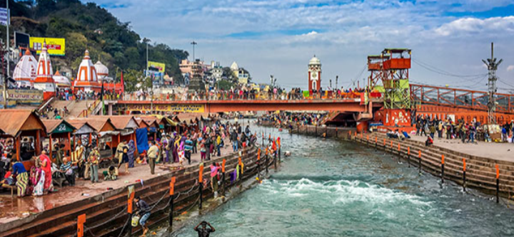 हरिद्वार में आस्था का सैलाब: कड़ाके की ठंड के बीच लाखों श्रद्धालुओं ने किया गंगा स्नान, दुर्लभ वीडियो सामने आया