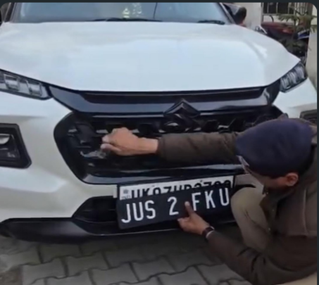 नाबालिग के हाथ में स्टीयरिंग, मालिक पर गिरी कार्रवाई की गाज